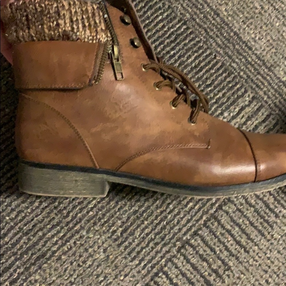 Boots - Picture 2 of 4